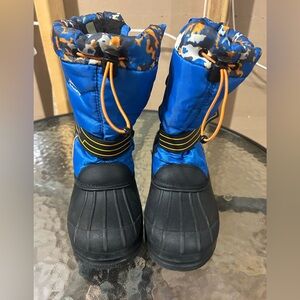 Blue and Black Winter Boots waterproof size 3 little boy’s  like new!!